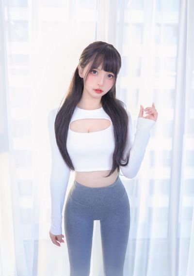 撞击着少妇雪白浑圆的翘臀_超清日韩免费观看
